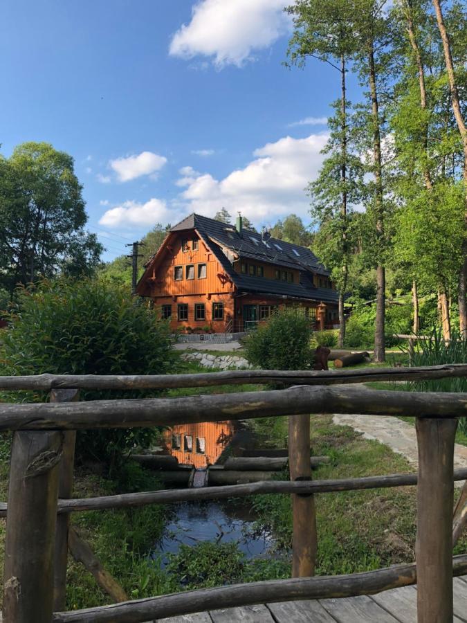 Hotel Kameňácká myslivna Moravany  Exterior foto