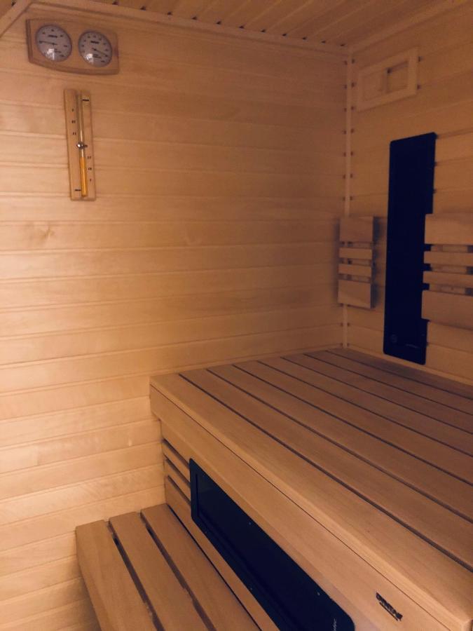 Hotel Kameňácká myslivna Moravany  Exterior foto