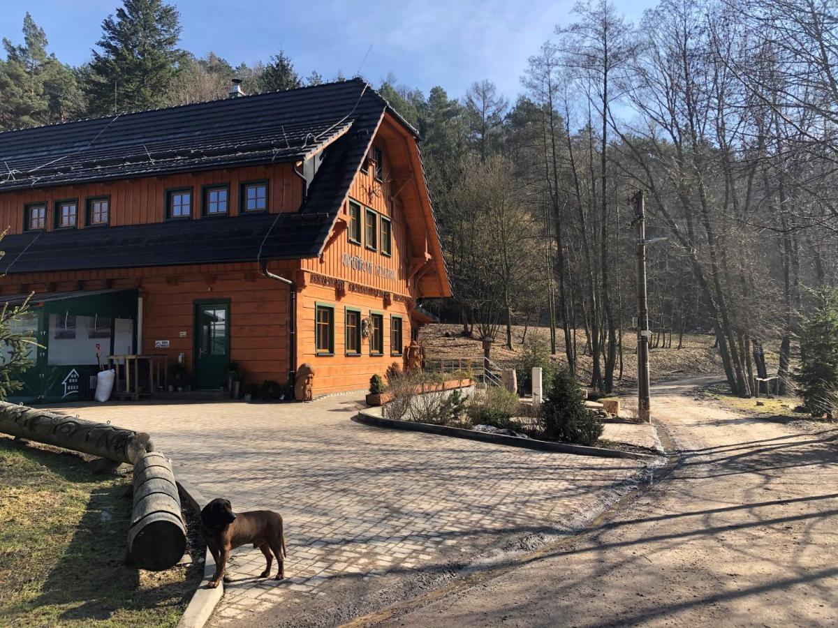 Hotel Kameňácká myslivna Moravany  Exterior foto